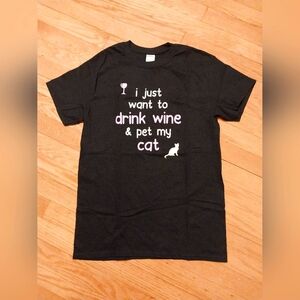 NWOT! I Just Want To Drink Wine & Pet My Cat graphic tee